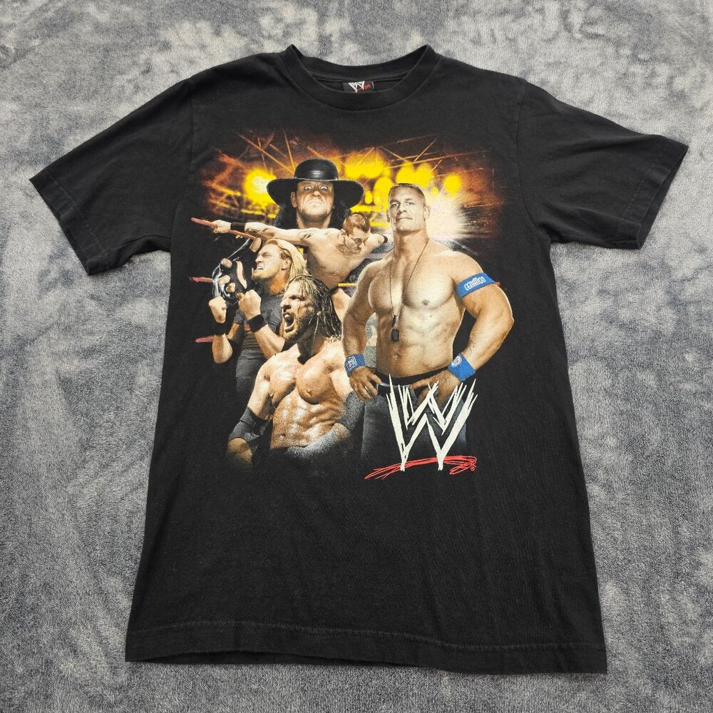 2008 World Wrestling Entertainment t-Shirt Mens size M Under Taker Triple H Cena